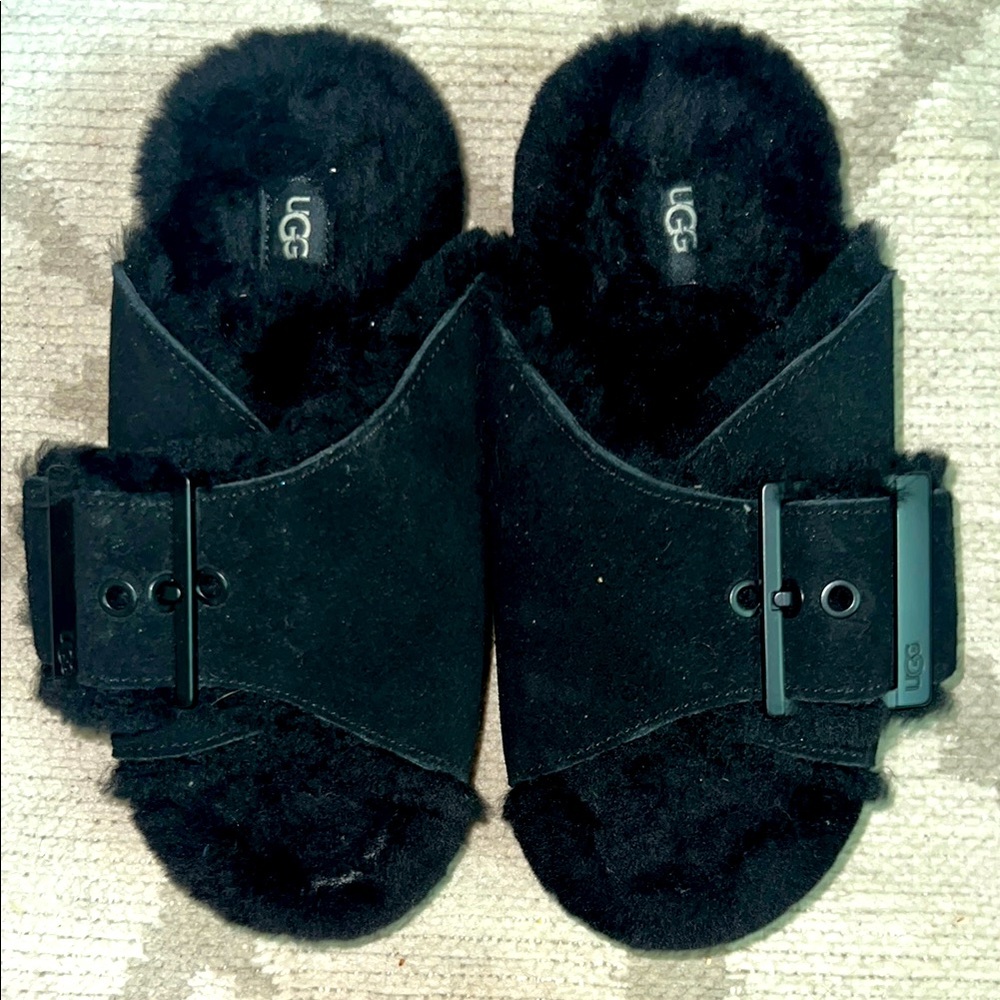 NWOT UGG Black Fuzzy Slide Sandals